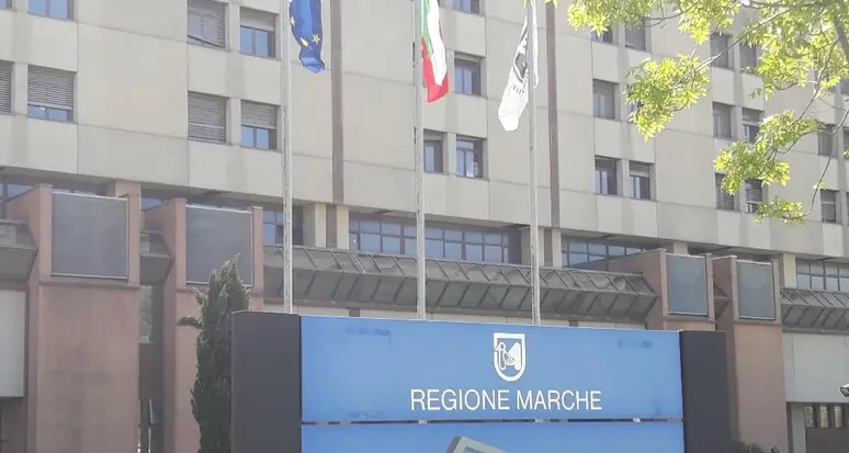 Marche, il Soccorso Alpino festeggia il Carnevale con i bambini ricoverati