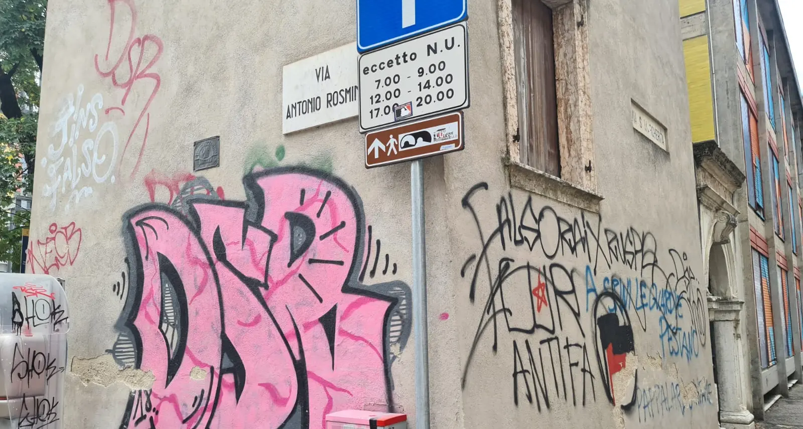 Trento, dal Comune 65mila euro per pulire i muri imbrattati