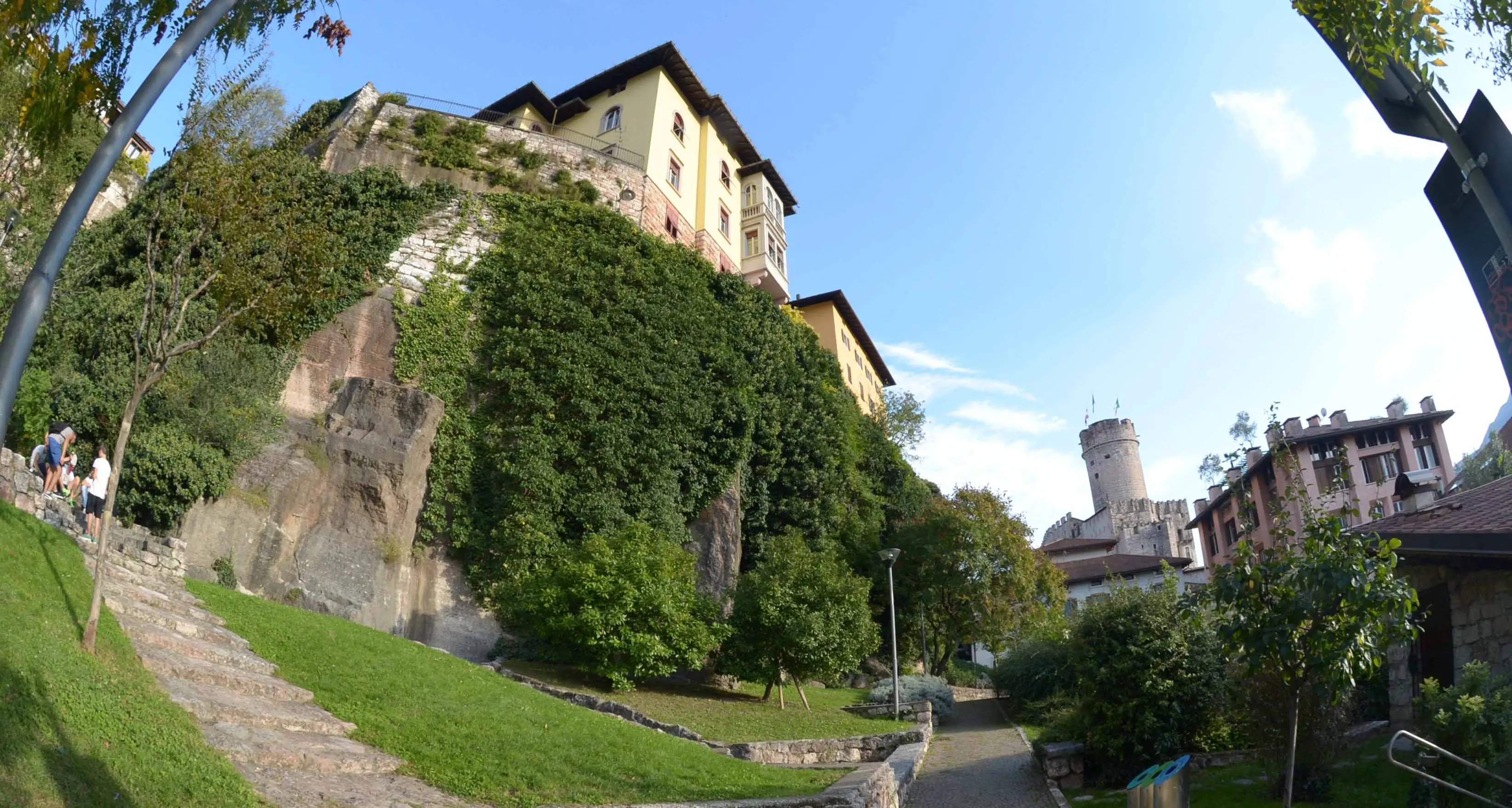 Trento, presidio permanente della polizia al parco della Predara