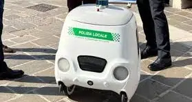 Robot-agenti, taser e laccio immobilizzatore: i nuovi super armamenti della Polizia locale di Desenzano
