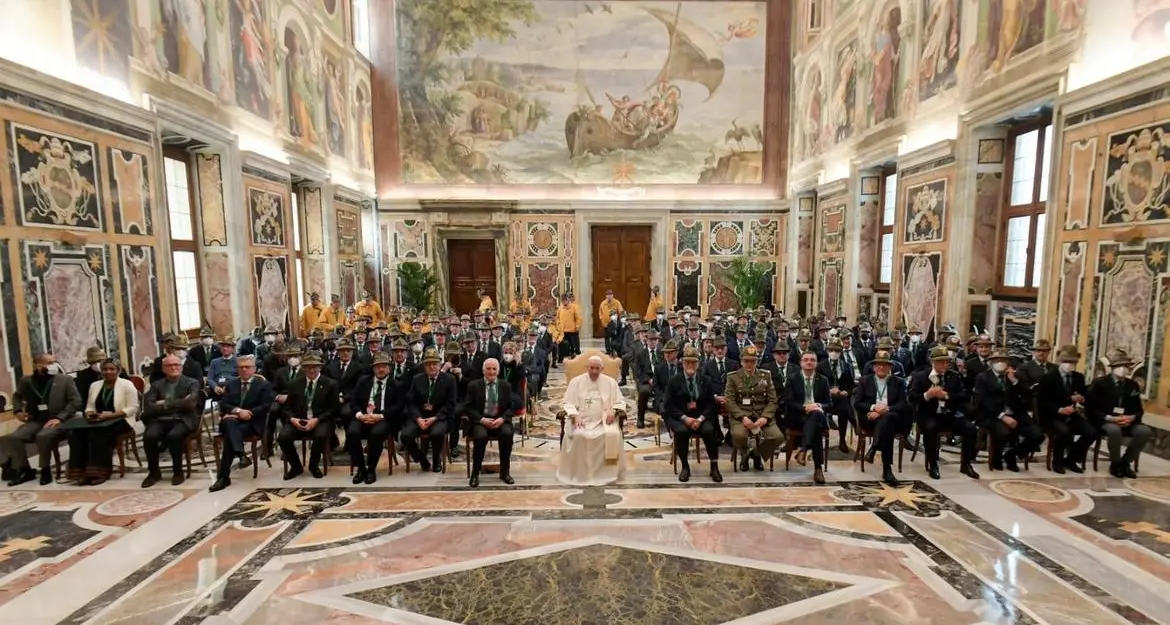 Gli Alpini trentini in udienza dal Papa. Il regalo? 10mila ore di volontariato