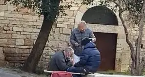 Portela, sniffate di cocaina di gruppo in pieno giorno: l’ira dei residenti