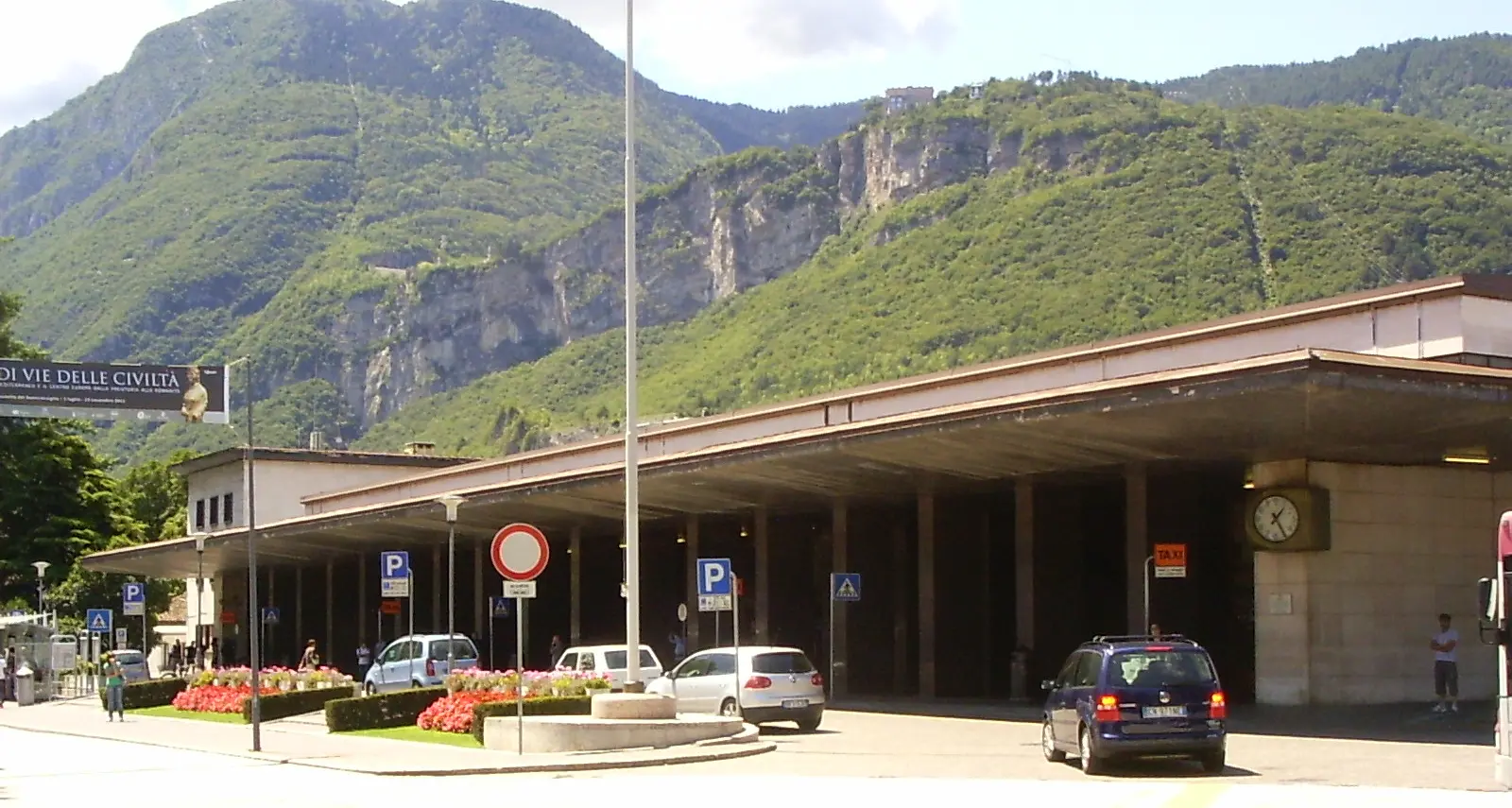 Trento, ricercato dalla polizia: arrestato in stazione