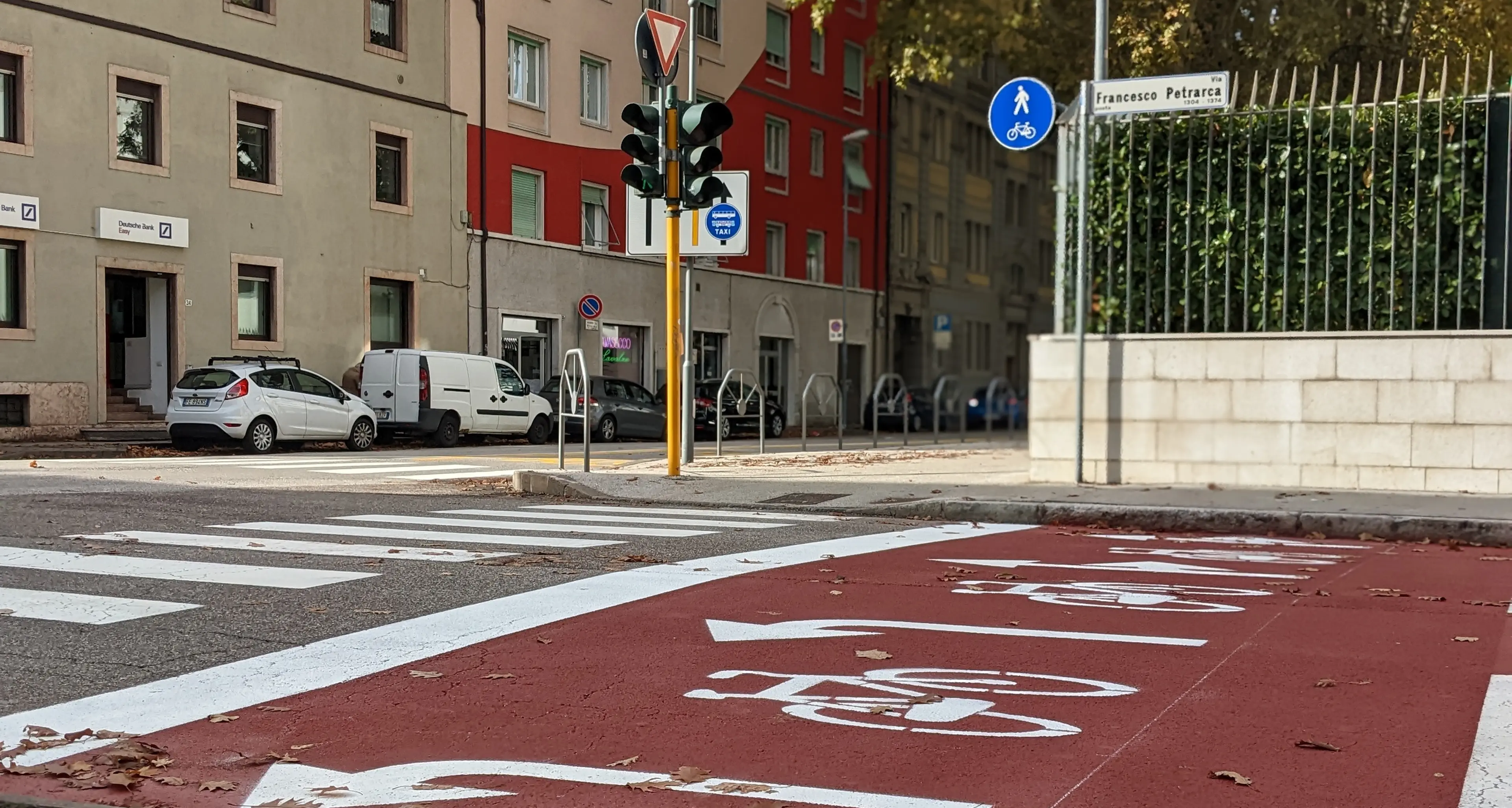 Agli incroci priorità alle bici: a Trento le prime «case avanzate»