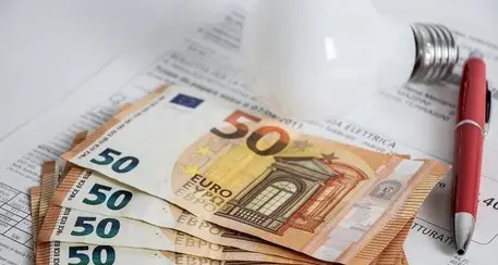 Sindacati trentini contro la Giunta: «Il bonus bollette resta iniquo, escluderà il cet medio»