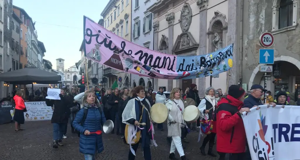 No Green pass: vietati i cortei nel centro storico di Trento, concessa piazza Dante