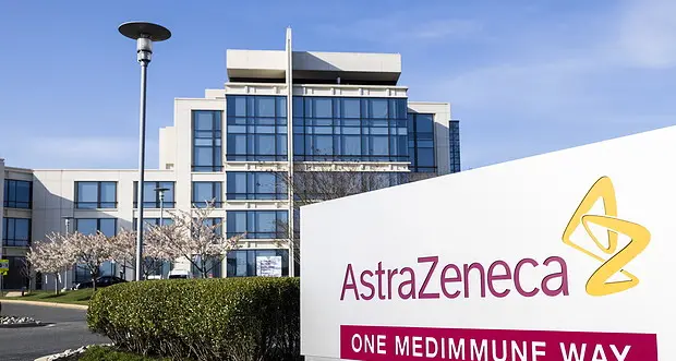 Ema su AstraZeneca: «I benefici superano i rischi»