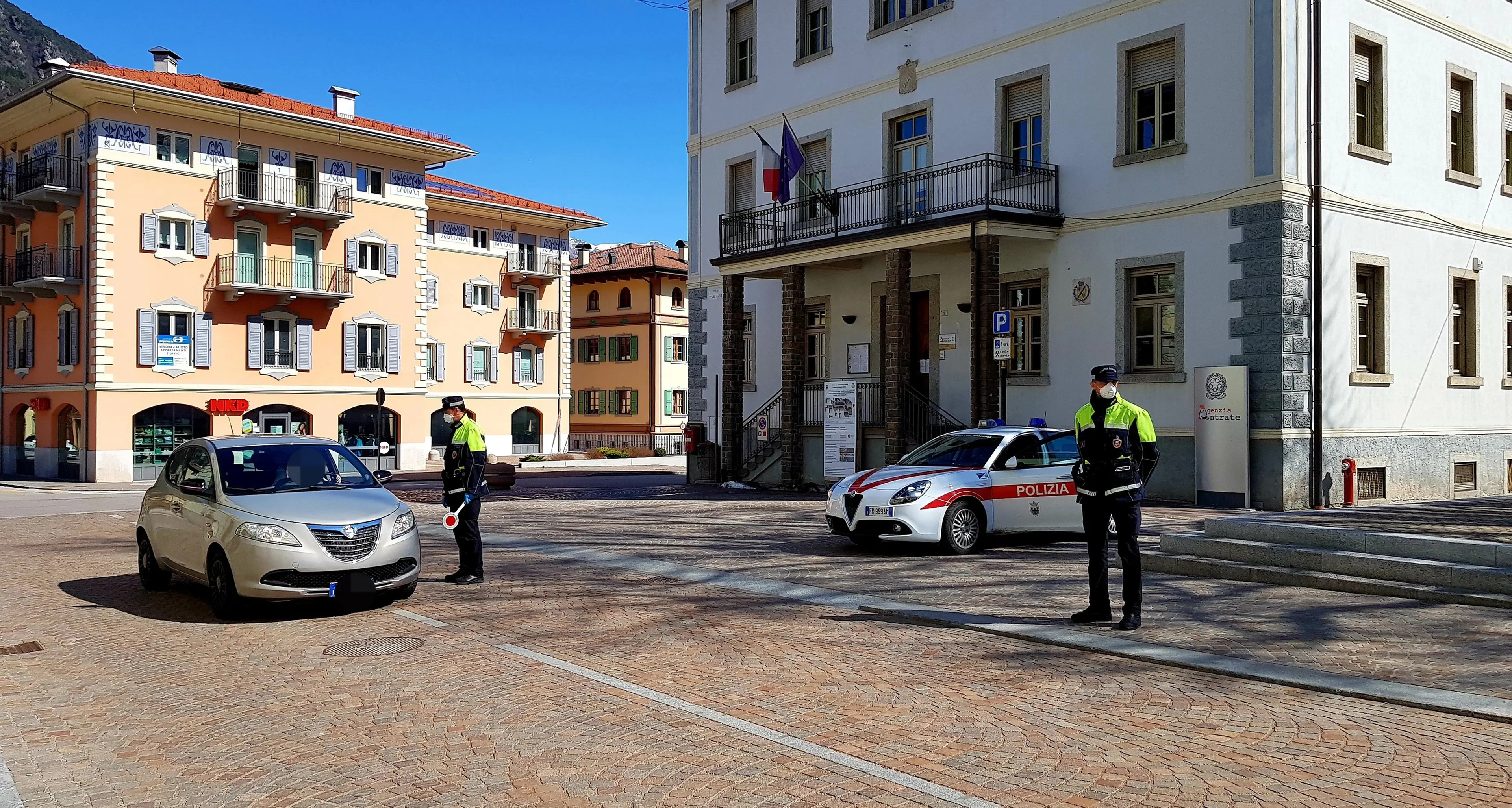 Scoperto gruppo Whatsapp per sfuggire ai controlli delle forze dell'ordine: una decina i denunciati nelle Giudicarie