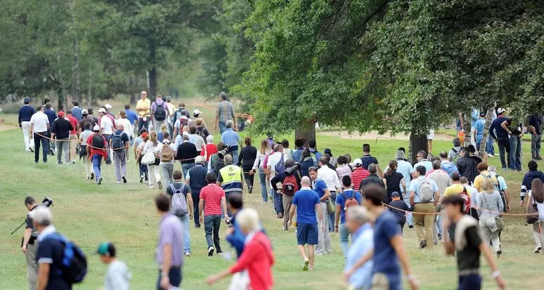 Sport nel verde, incontri per tutte le età tra baseball, scacchi e scherma storica