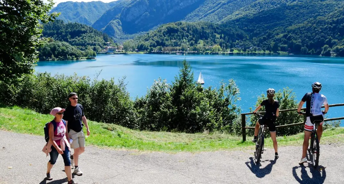 Una nuova ciclopedonale sul lago di Ledro