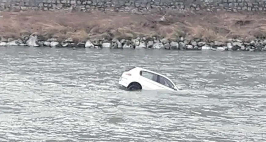 Il mistero dell'auto nel fiume a Rovereto: riprese le ricerche