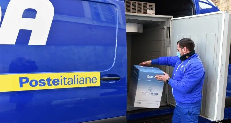 Arrivati a Trento gli scatoloni con i vaccini di AstraZeneca