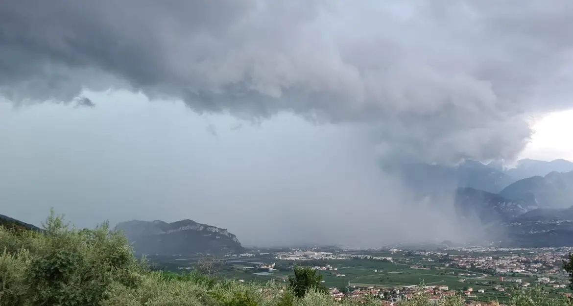 Maltempo, la tregua è finita: precipitazioni intense dal pomeriggio di oggi