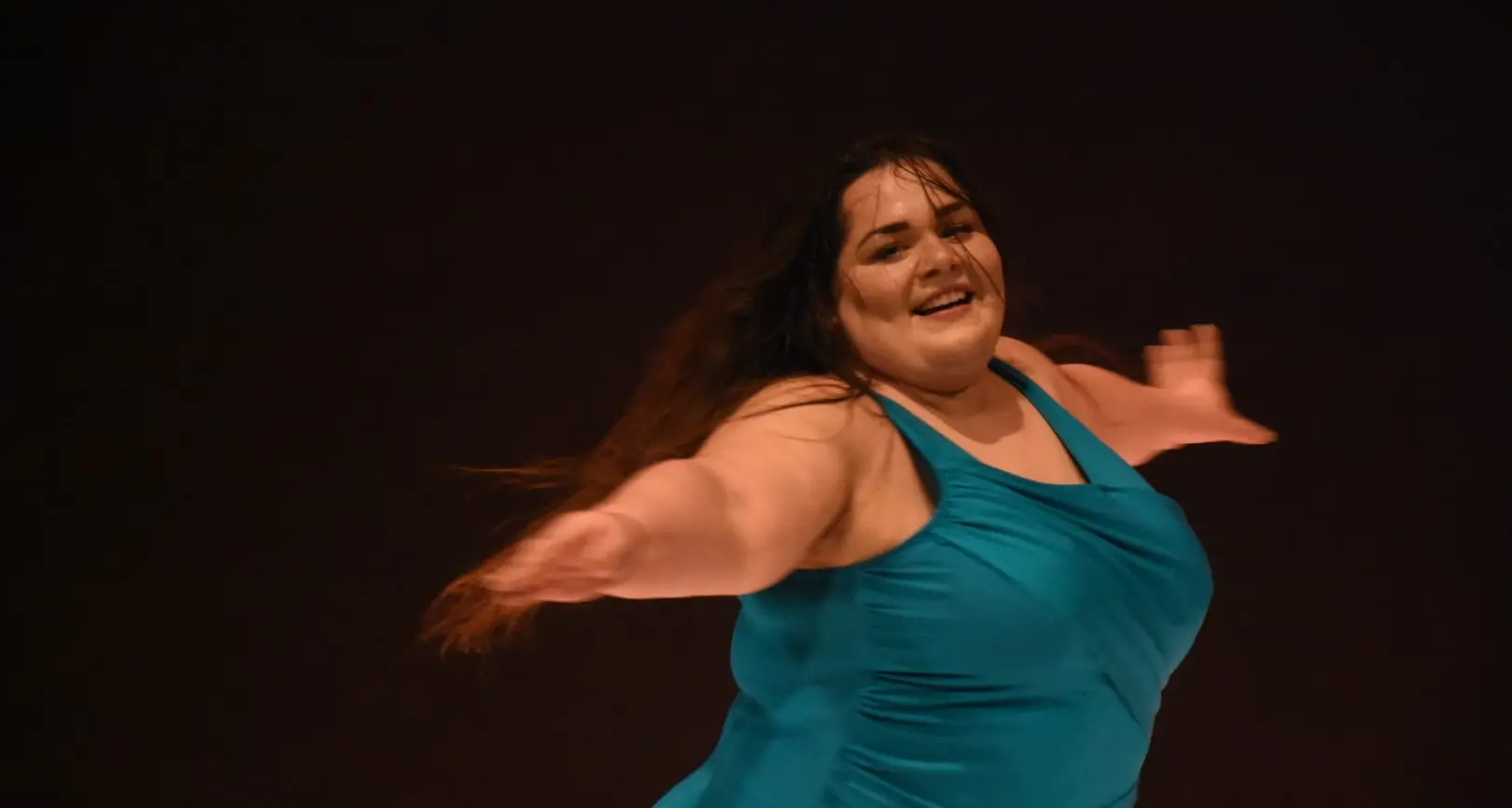 Al teatro di Mori va in scena la rivoluzione del corpo. Tra umorismo e sfida ai pregiudizi