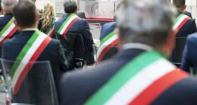 L’ira dei sindacati trentini: «Scandaloso aumentare i compensi di sindaci e assessori nel bel mezzo della crisi energetica»