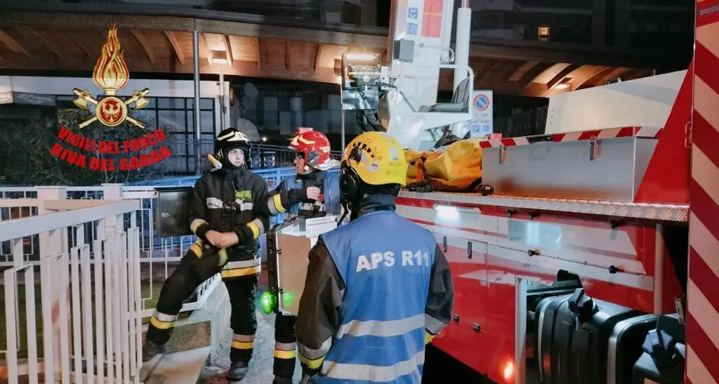 Riva del Garda: fiamme nella canna fumaria, anziana salvata dai soccorsi