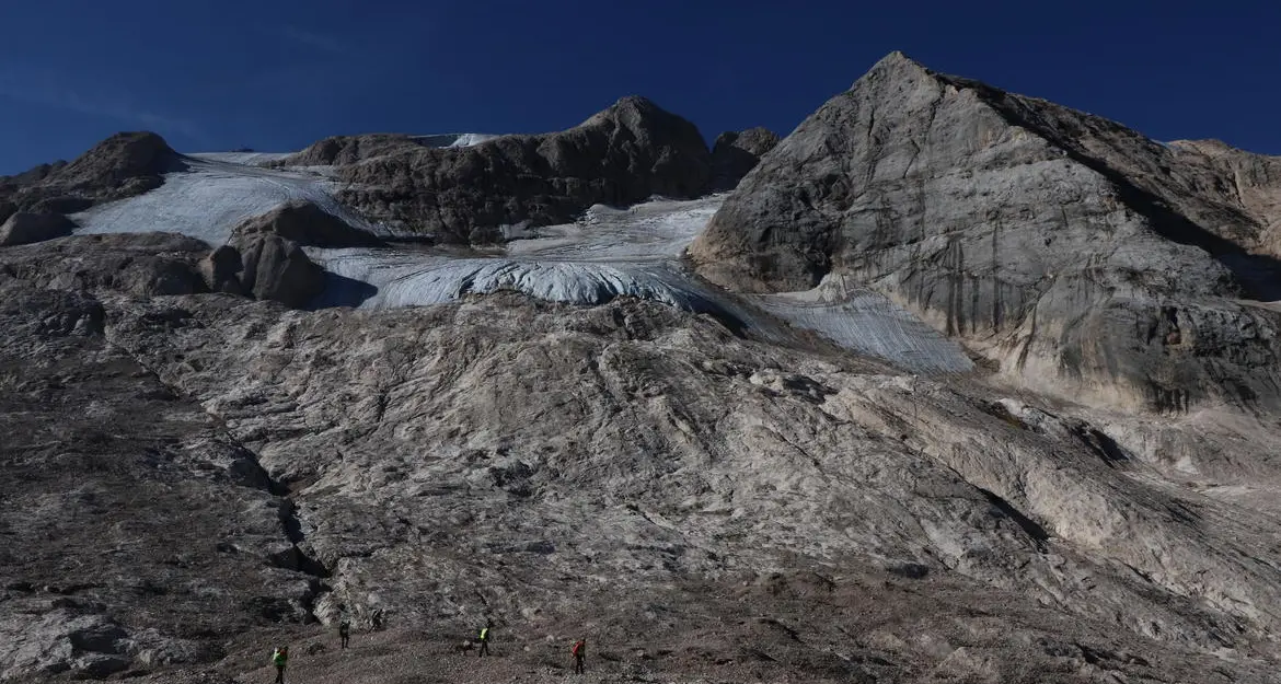 Tragedia della Marmolada, riprese le ricerche: trovati altri reperti delle vittime